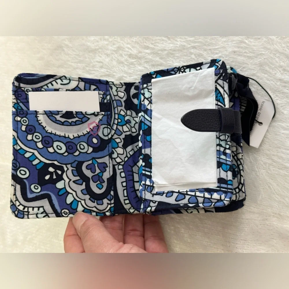 Vera Bradley Blue and Black Paisley Wallet💙 - Picture 4 of 11